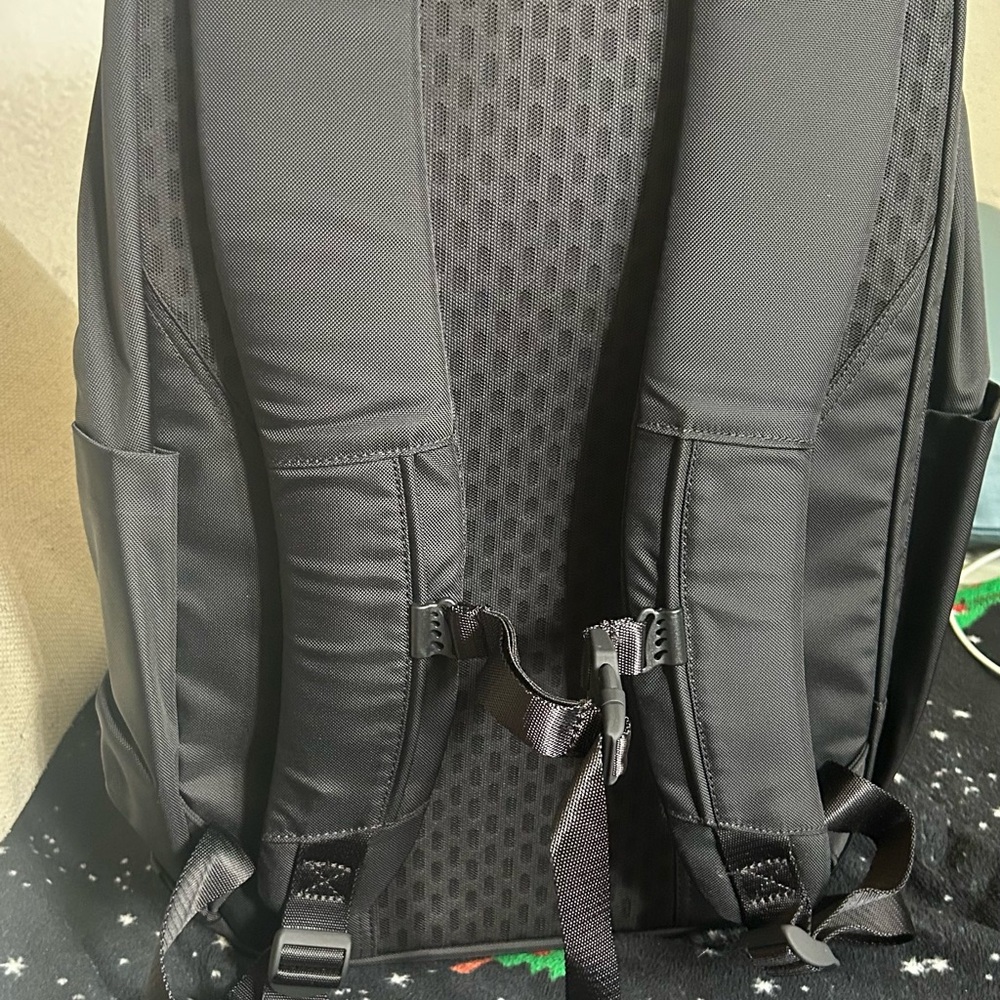 Lululemon Cruiser 23L Backpack - Picture 2 of 3